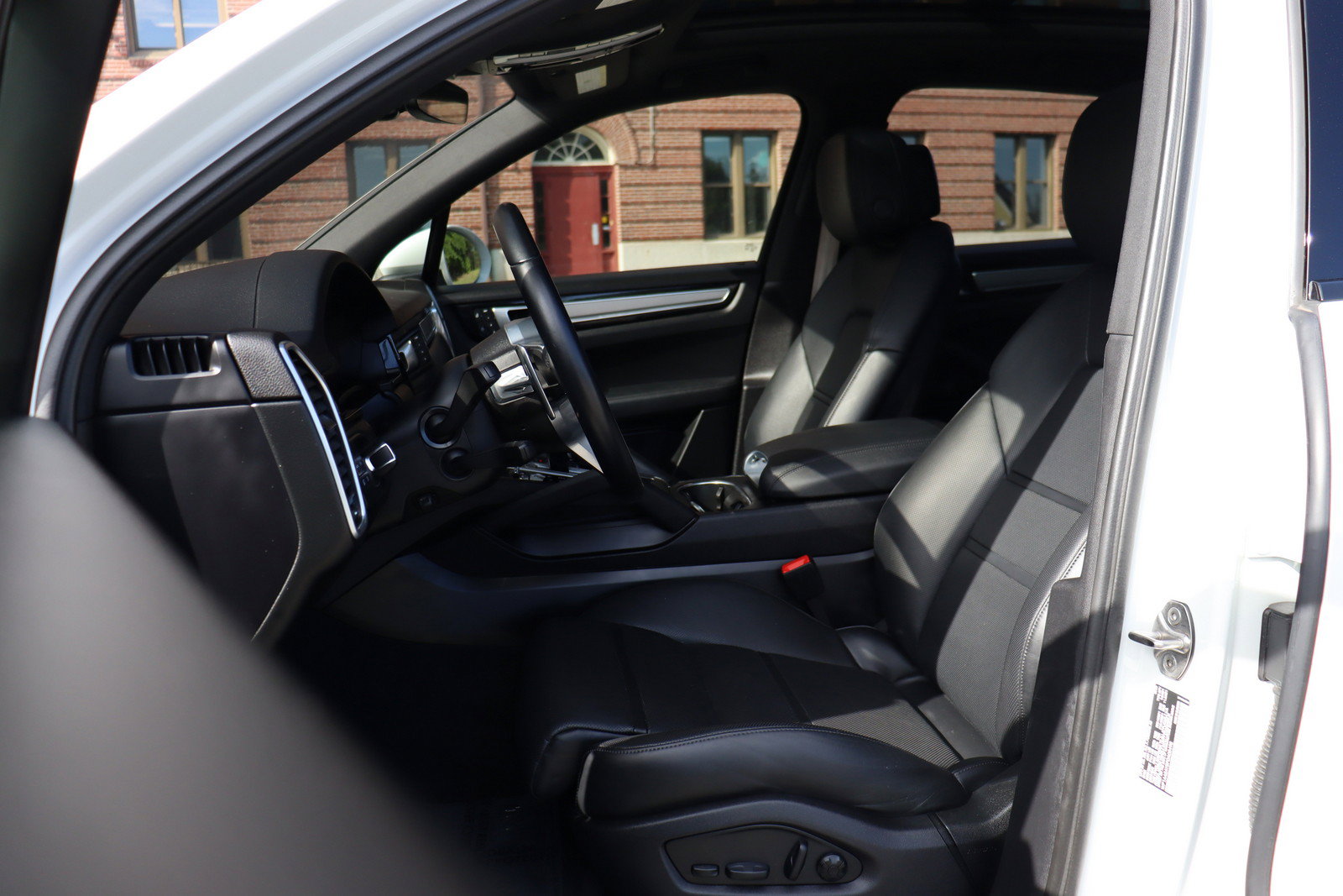 Used 2023 Porsche Cayenne Platinum Edition AWD/4WD image 11