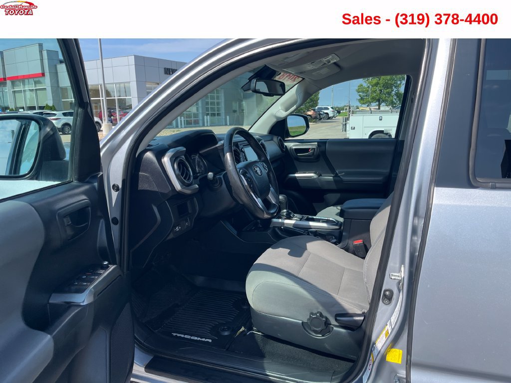 Used 2018 Toyota Tacoma SR5 w/ Four Season Floor Mat Package AWD/4WD image 14