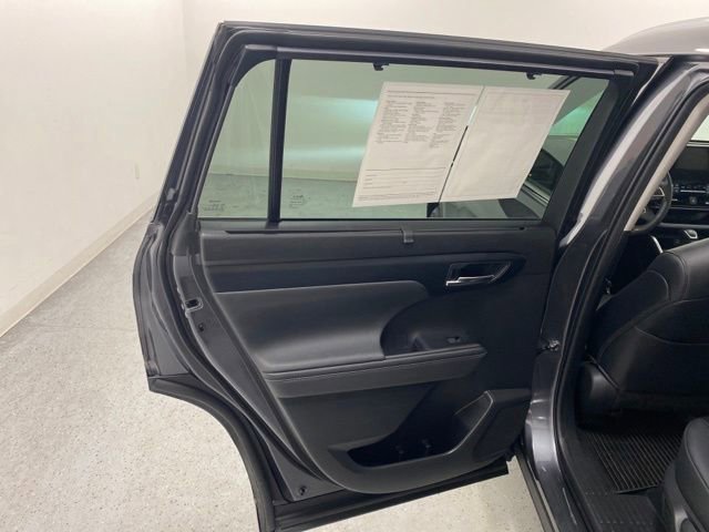 Used 2023 Toyota Highlander XLE image 30
