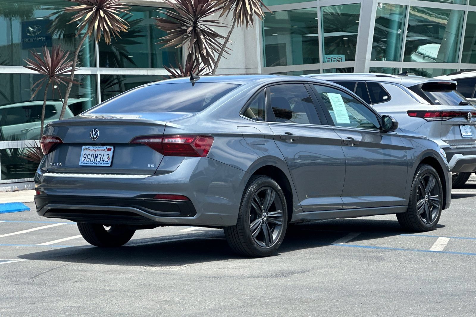 Used 2023 Volkswagen Jetta SE w/ Panoramic Sunroof Package FWD image 4