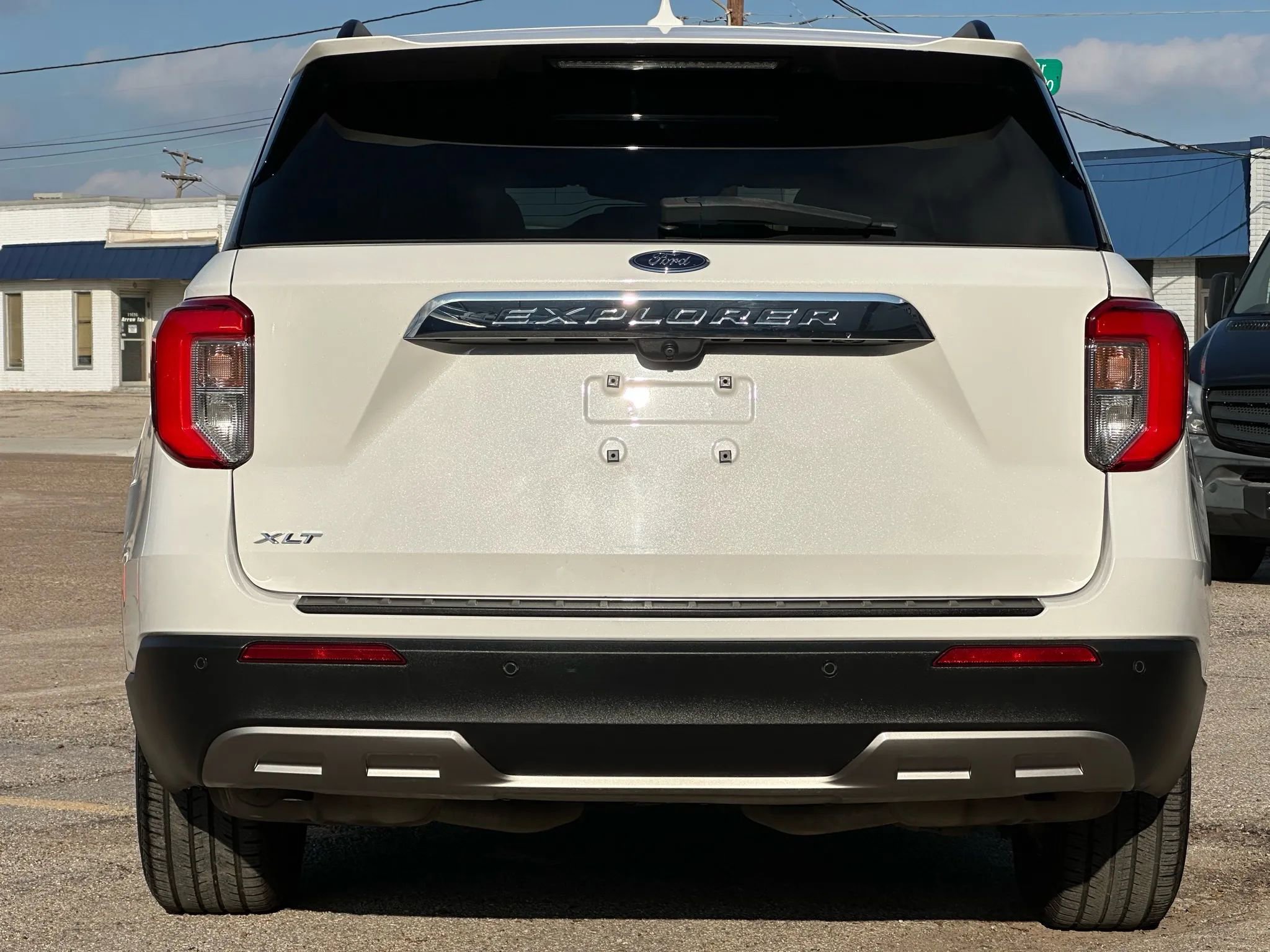 Used 2022 Ford Explorer XLT w/ Equipment Group 202A image 6