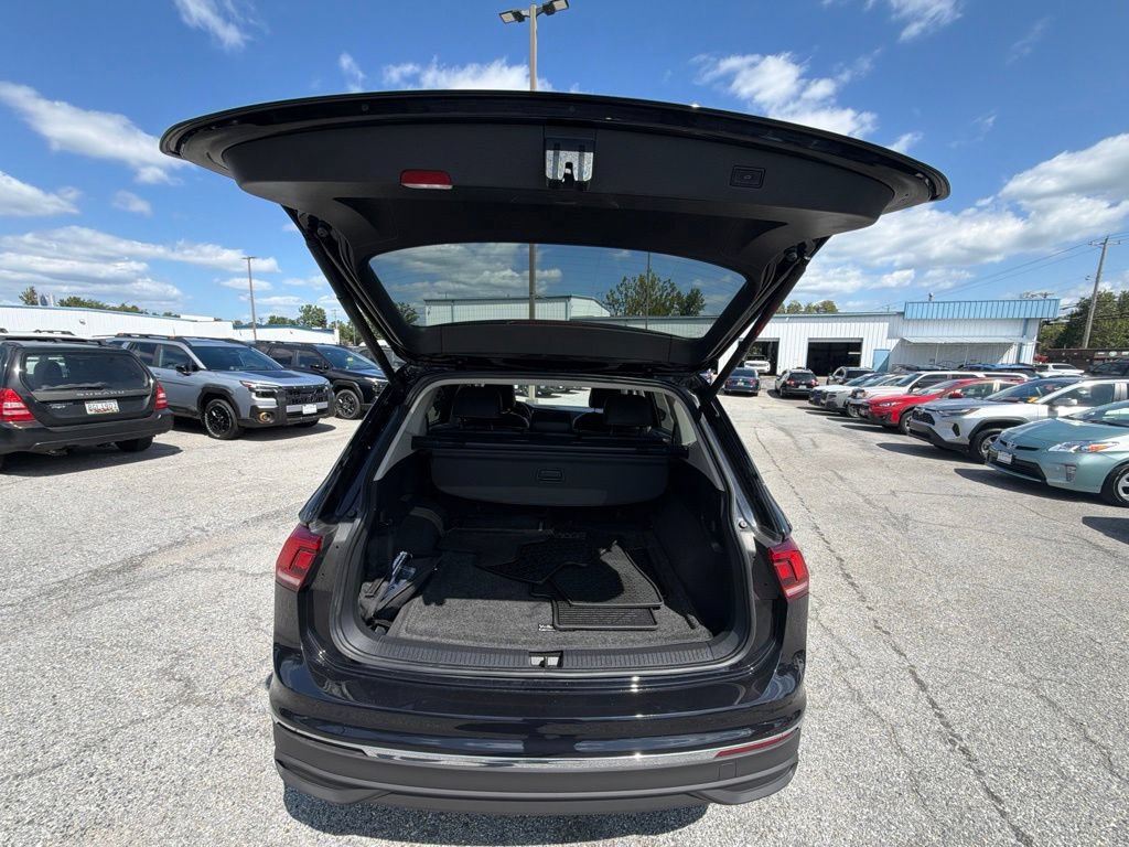 Used 2022 Volkswagen Tiguan SE AWD/4WD image 9