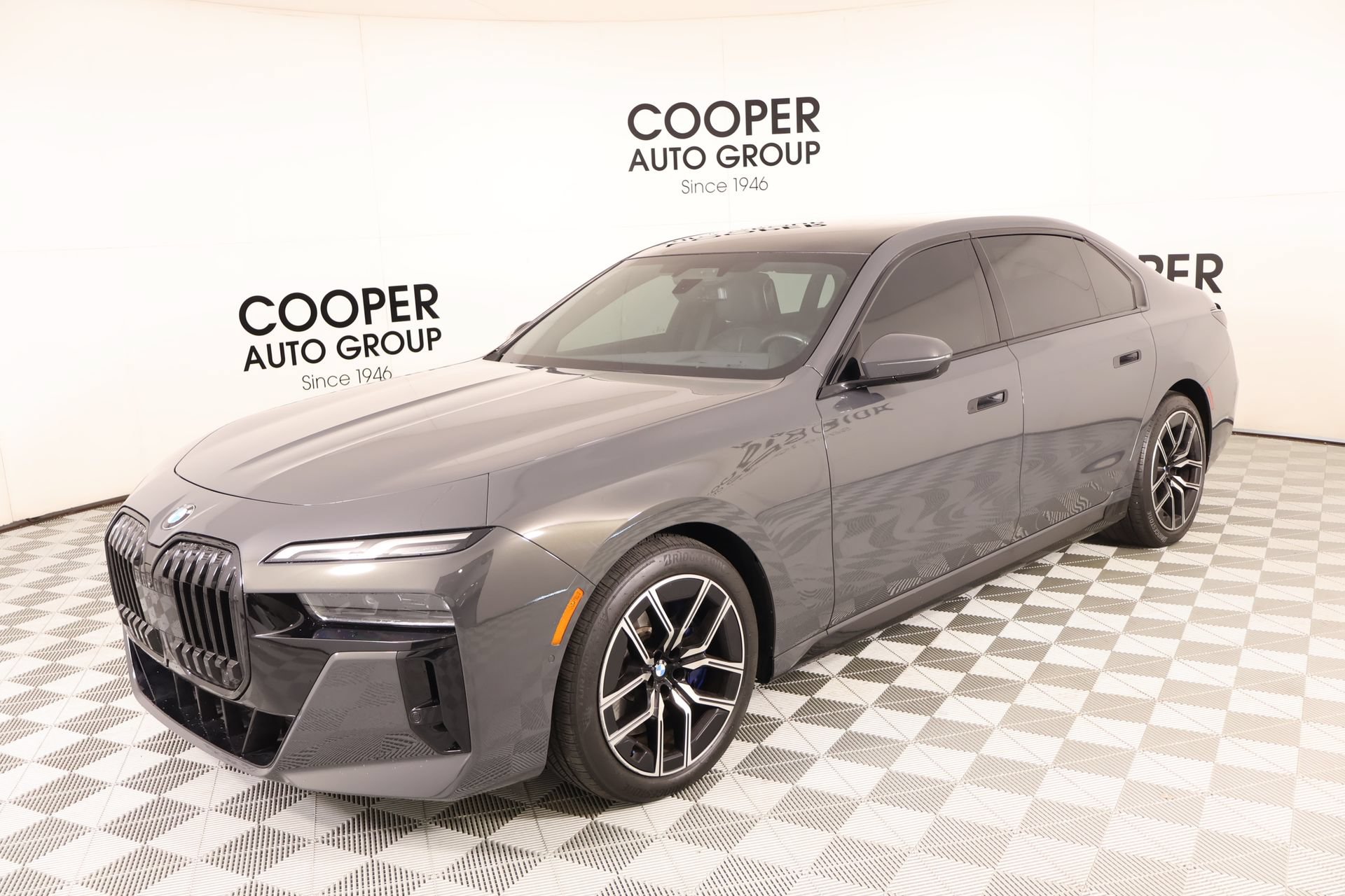 Used 2023 BMW 740i RWD image 11