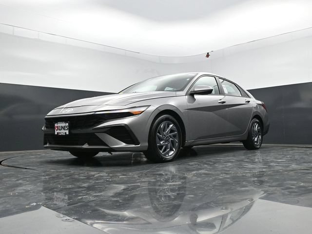 Used 2024 Hyundai Elantra SEL FWD image 59