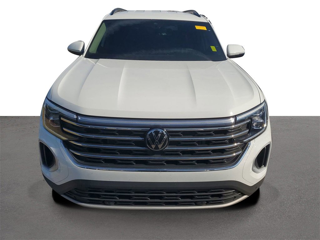 Used 2024 Volkswagen Atlas SE w/ Black Wheel Package image 2