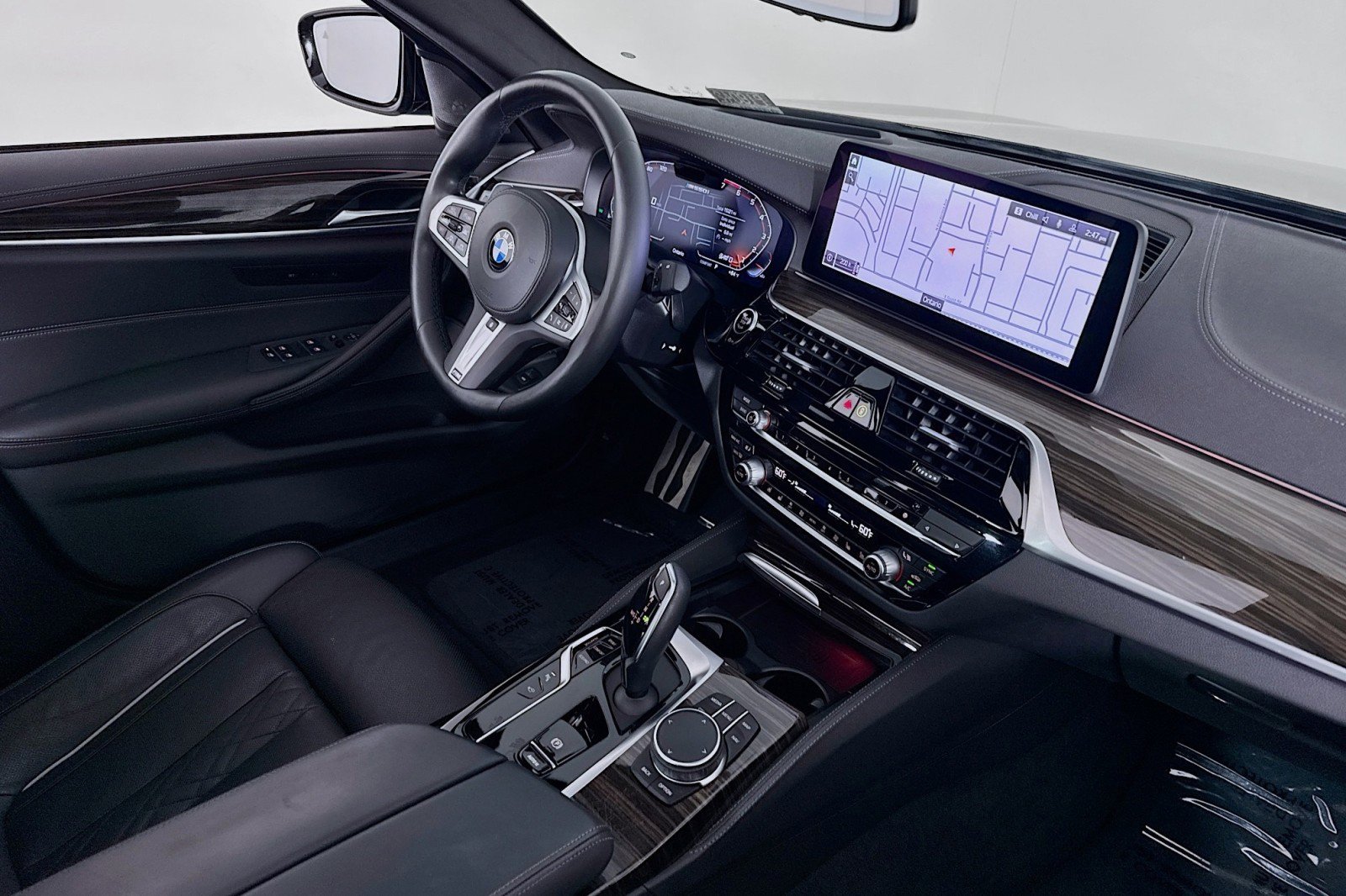 Used 2023 BMW M550i xDrive image 16