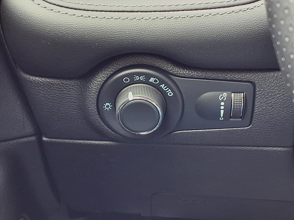 Used 2024 Dodge Durango SXT image 17