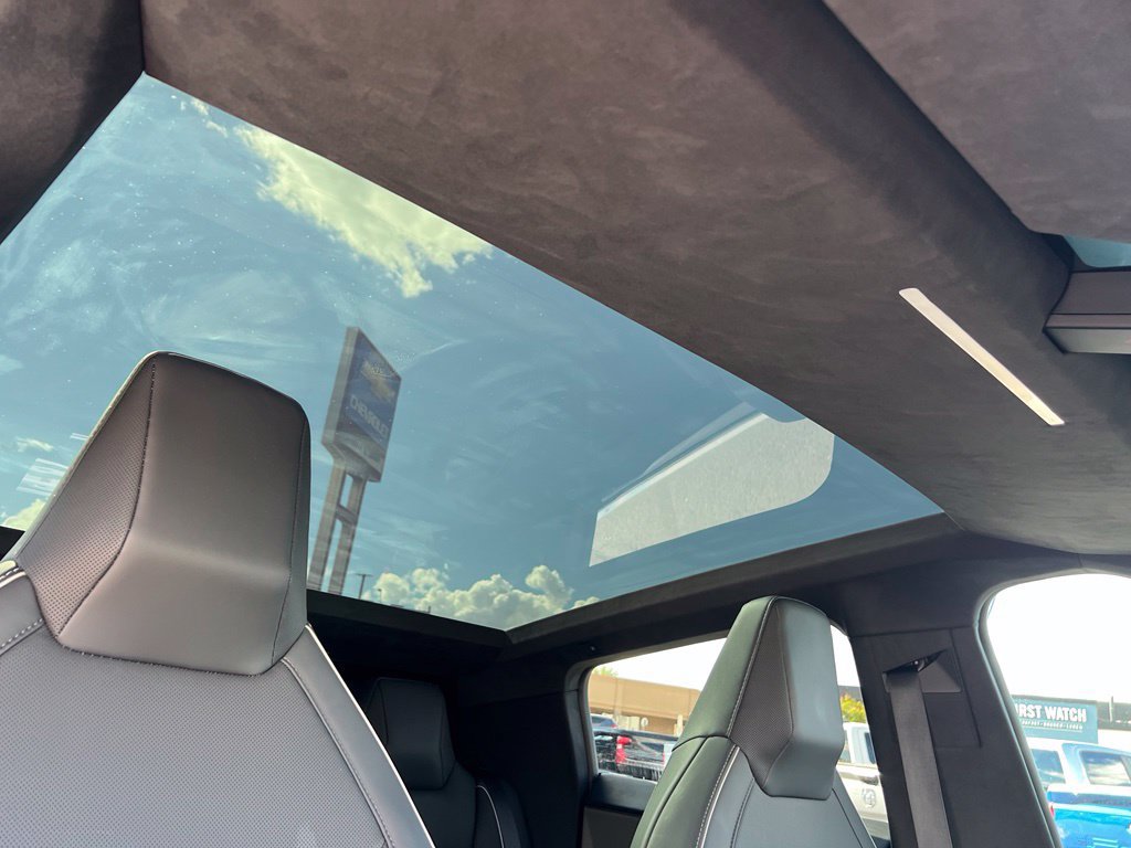 Used 2024 Tesla Cybertruck AWD Crew Cab image 17