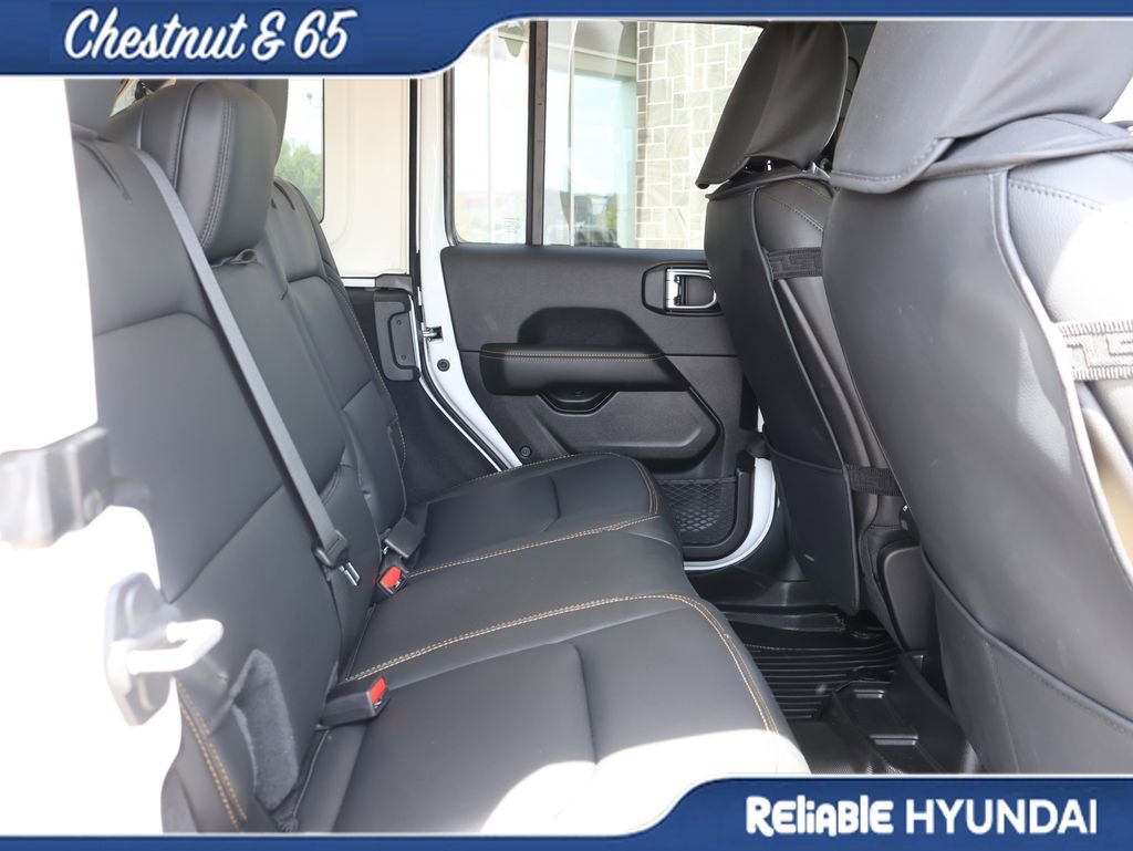 Used 2025 Jeep Wrangler Unlimited Sahara AWD/4WD image 13