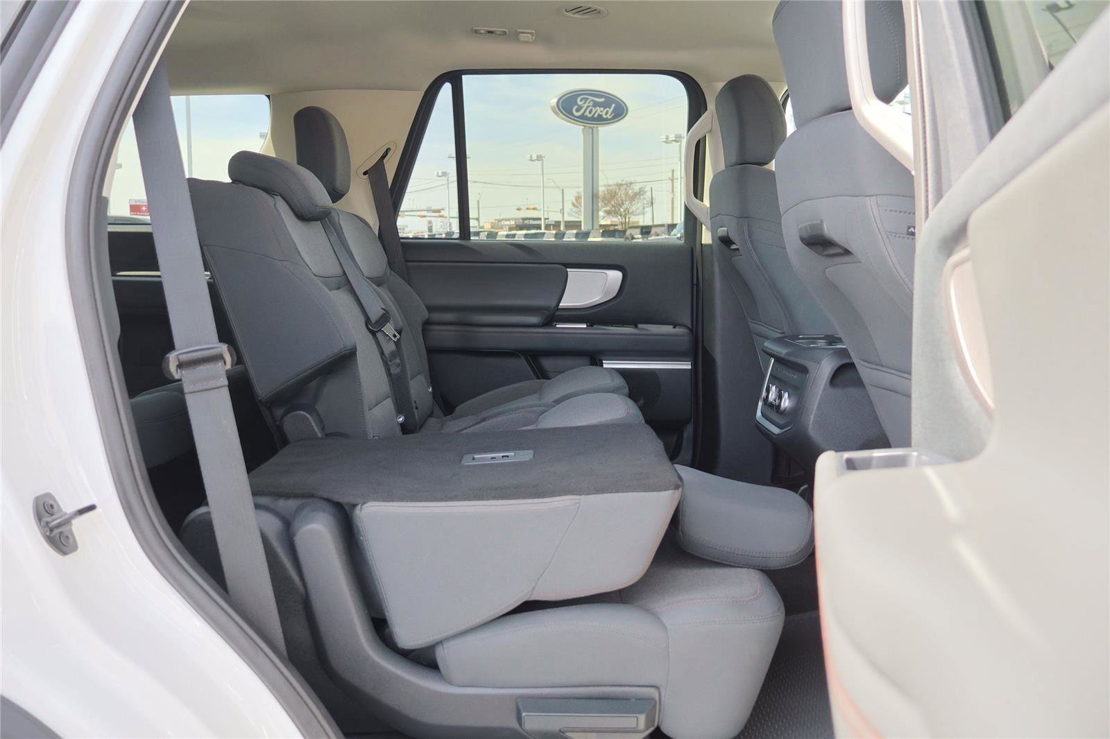 Used 2025 Ford Expedition Active image 34