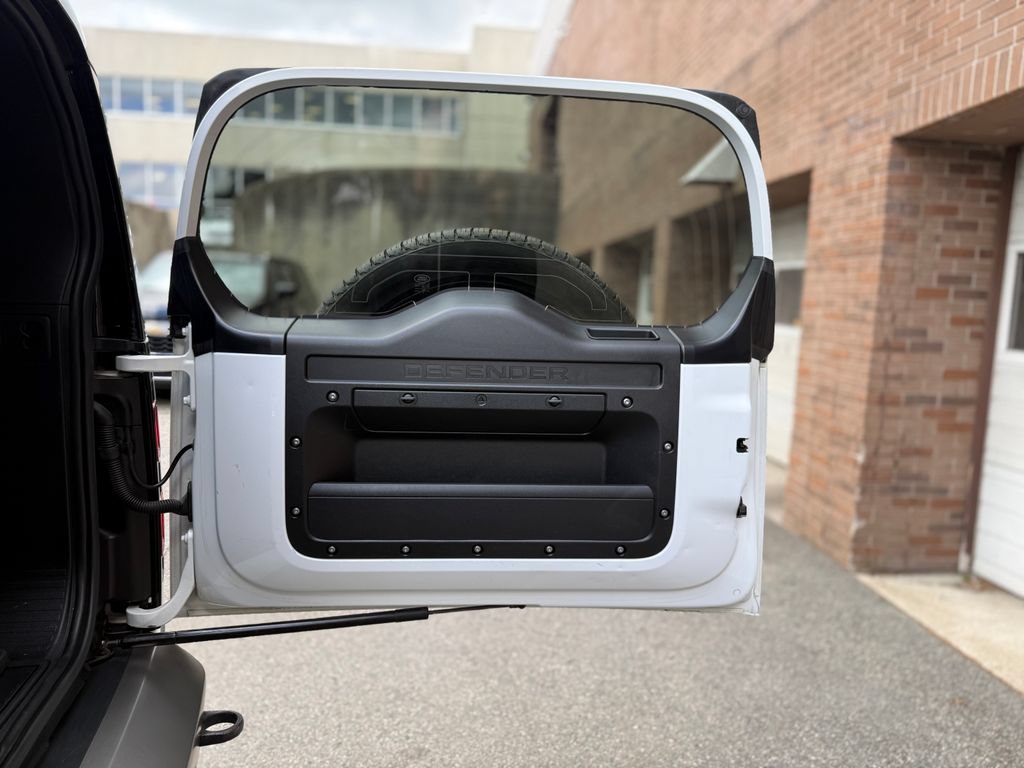 Used 2022 Land Rover Defender 110 X-Dynamic HSE AWD/4WD image 28