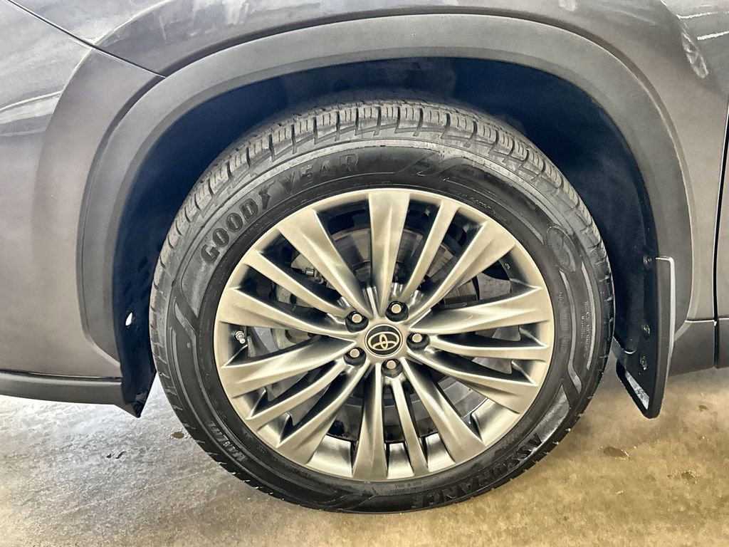 Used 2021 Toyota Highlander Platinum AWD/4WD image 34