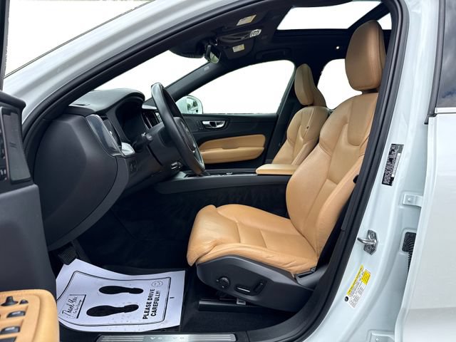 Used 2019 Volvo XC60 T5 Momentum w/ Multimedia Package AWD/4WD image 10