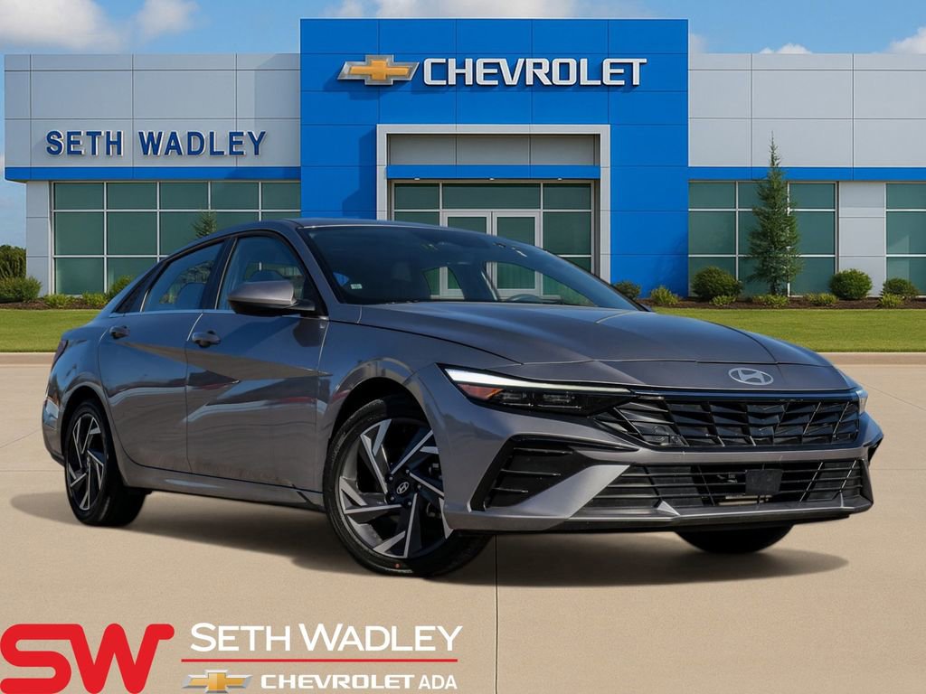 Used 2025 Hyundai Elantra SEL image 1