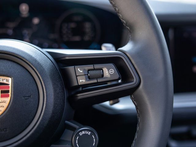 Certified 2025 Porsche Cayenne image 24