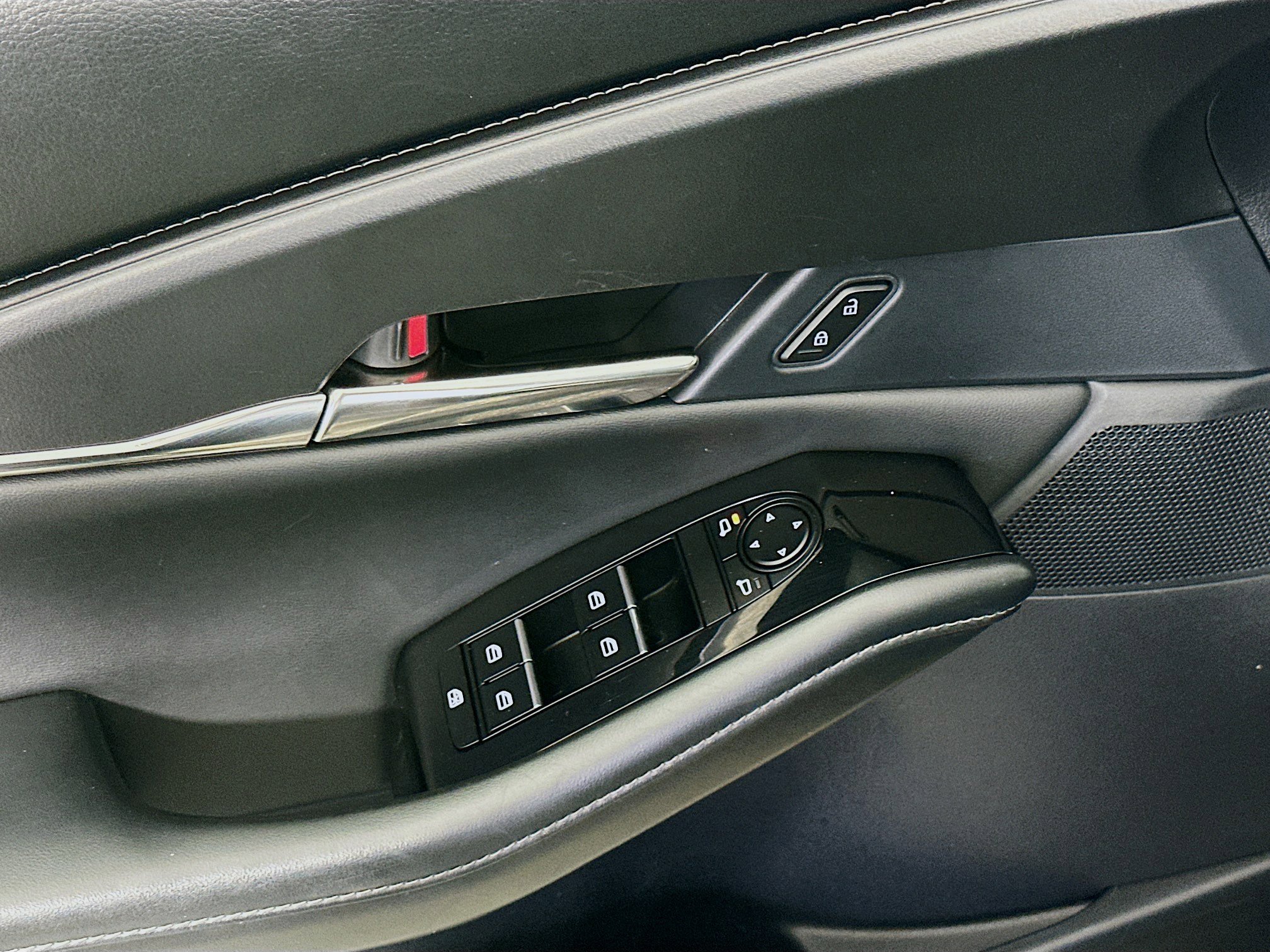 Used 2025 MAZDA CX-30 AWD 2.5 S w/ Preferred Package image 15