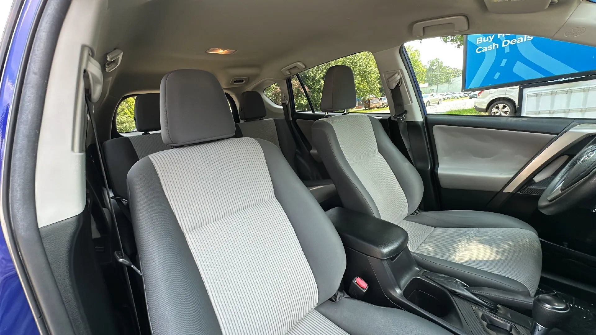 Used 2015 Toyota RAV4 LE AWD/4WD image 25