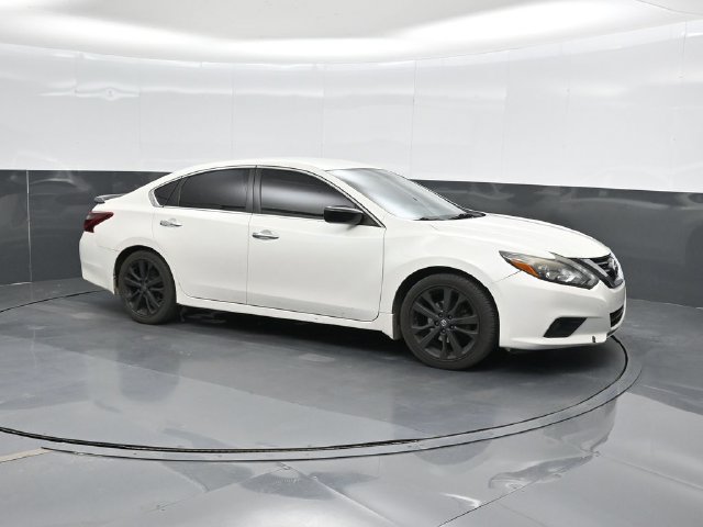 Used 2017 Nissan Altima 2.5 SR w/ Midnight Edition Package FWD image 6