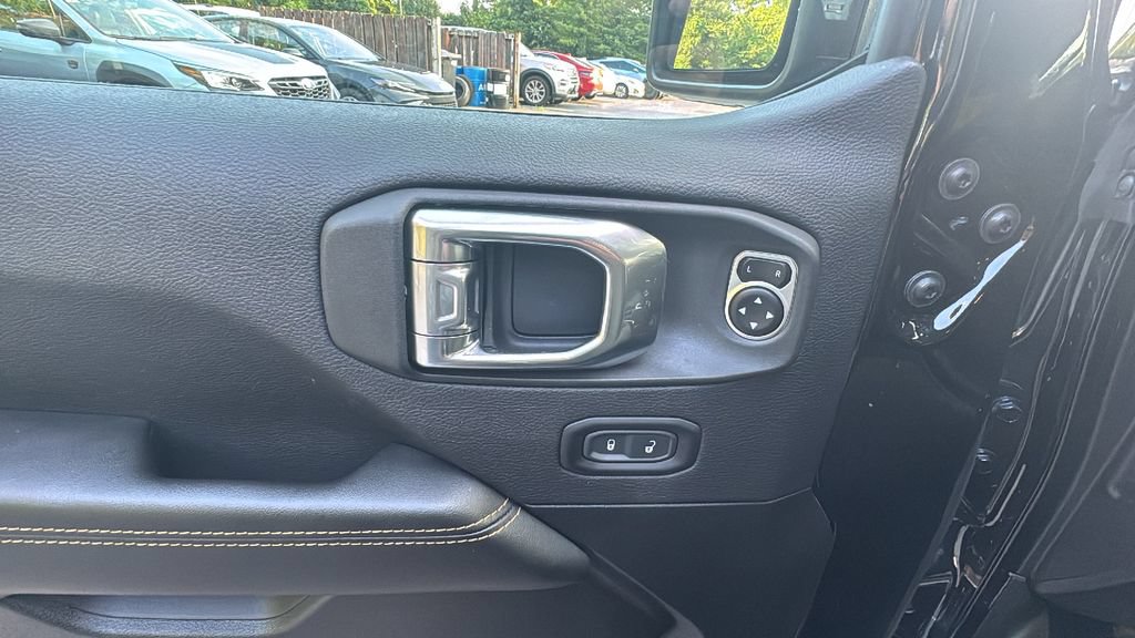 Used 2025 Jeep Wrangler Unlimited Sahara AWD/4WD image 14