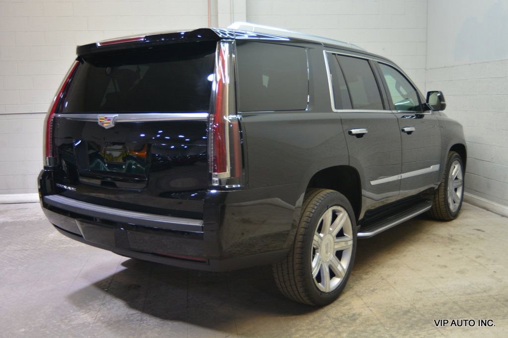 Used 2018 Cadillac Escalade Premium Luxury AWD/4WD image 4