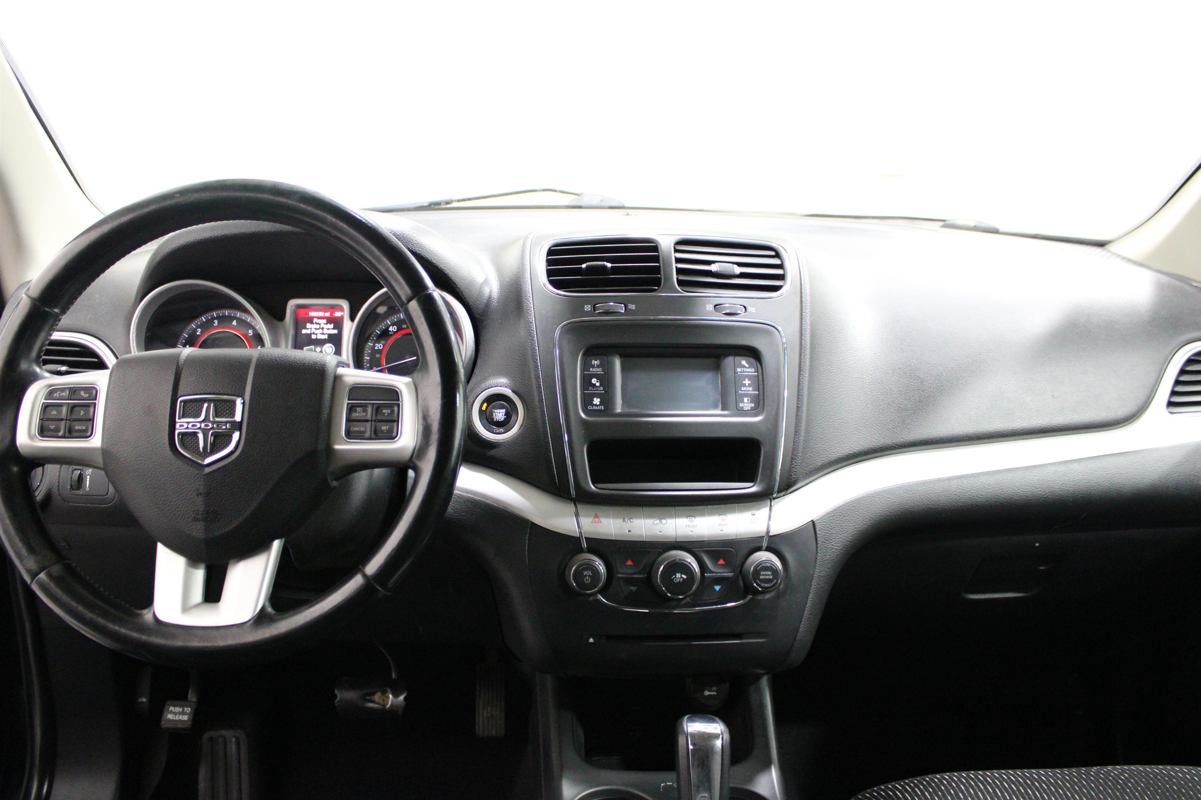 Used 2020 Dodge Journey SE w/ SE Popular Equipment Group FWD image 2