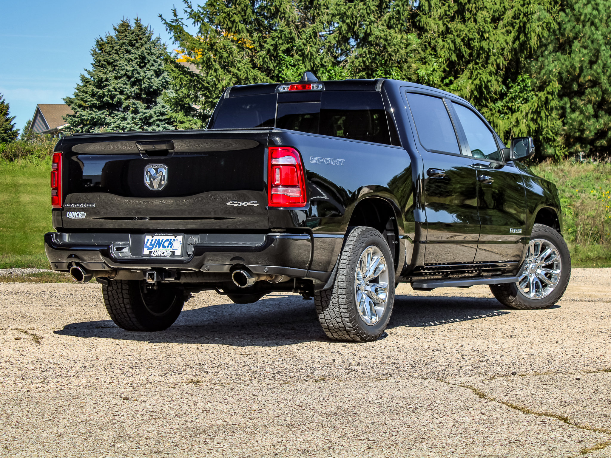 Used 2023 RAM 1500 Laramie AWD/4WD image 9
