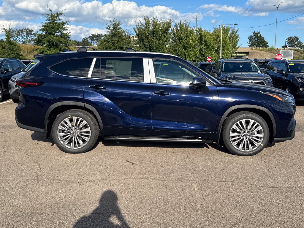 New 2026 Toyota Highlander Platinum AWD/4WD image 8