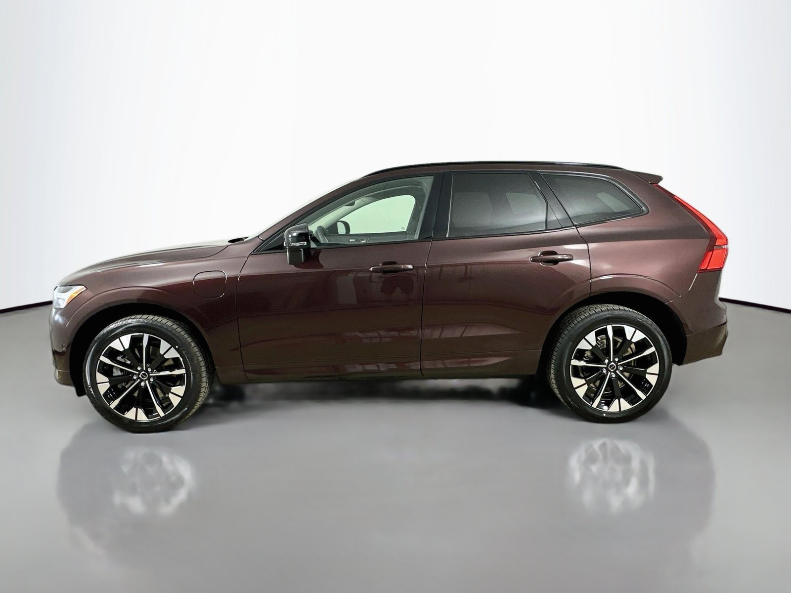 New 2026 Volvo XC60 T8 Plus w/ Protection Package Premier AWD/4WD image 8