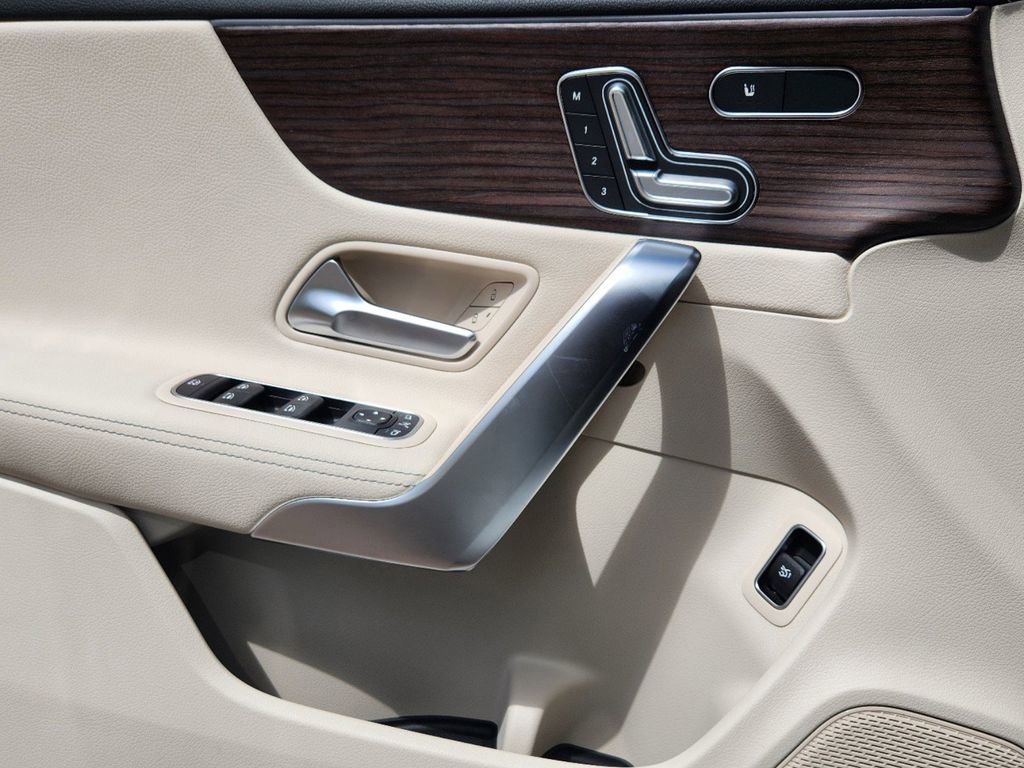 New 2025 Mercedes-Benz CLA 250 4MATIC image 7