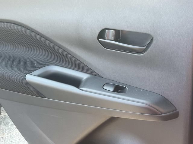 New 2025 Nissan Kicks Play S FWD image 18