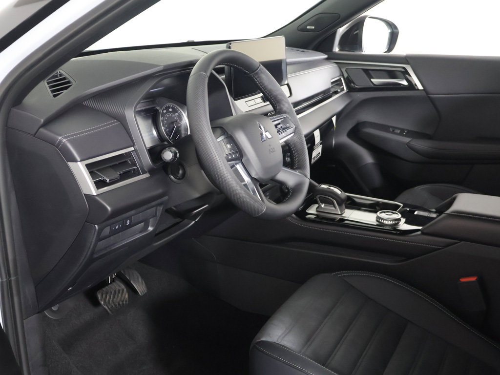 New 2026 Mitsubishi Outlander LE FWD image 24