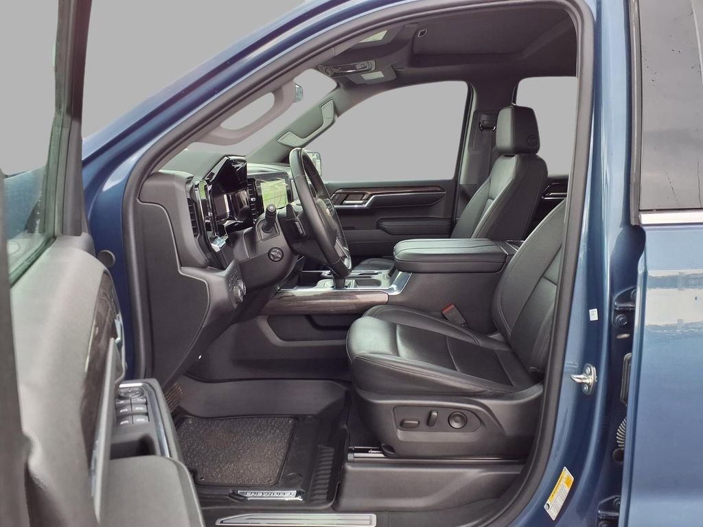 Used 2024 Chevrolet Silverado 1500 LTZ w/ LTZ Premium Package AWD/4WD image 22