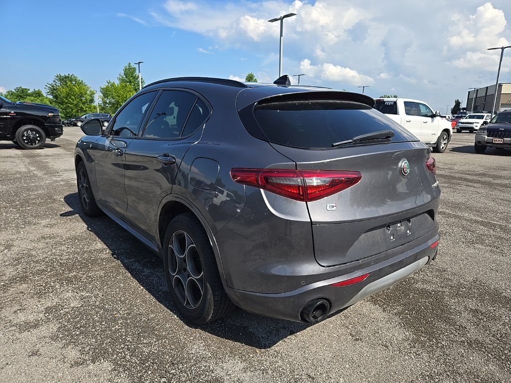 Used 2022 Alfa Romeo Stelvio Ti AWD/4WD image 5