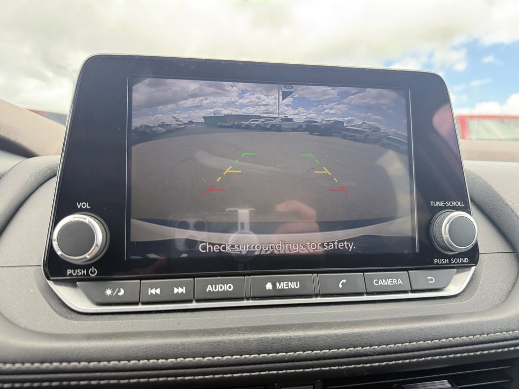 Used 2023 Nissan Rogue SV image 17