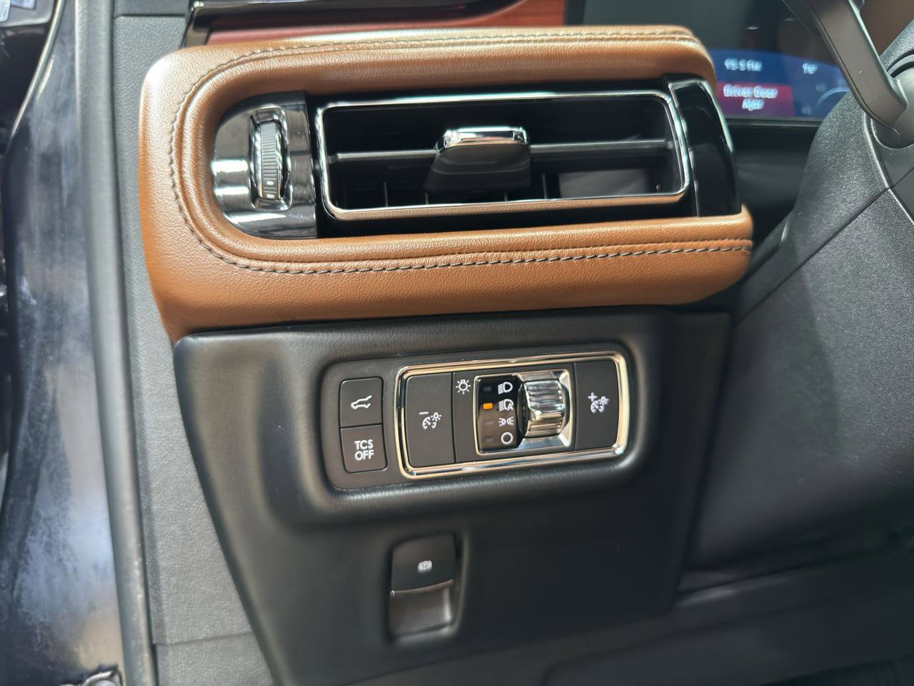 Used 2022 Lincoln Nautilus Reserve AWD/4WD image 11