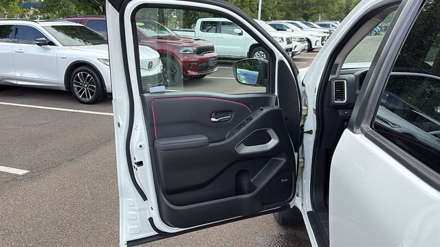 Certified 2024 Nissan Frontier SL w/ Technology Package AWD/4WD image 8