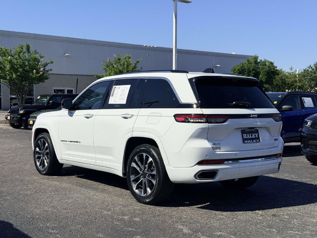 Certified 2023 Jeep Grand Cherokee Overland w/ Luxury Tech Group IV AWD/4WD image 4
