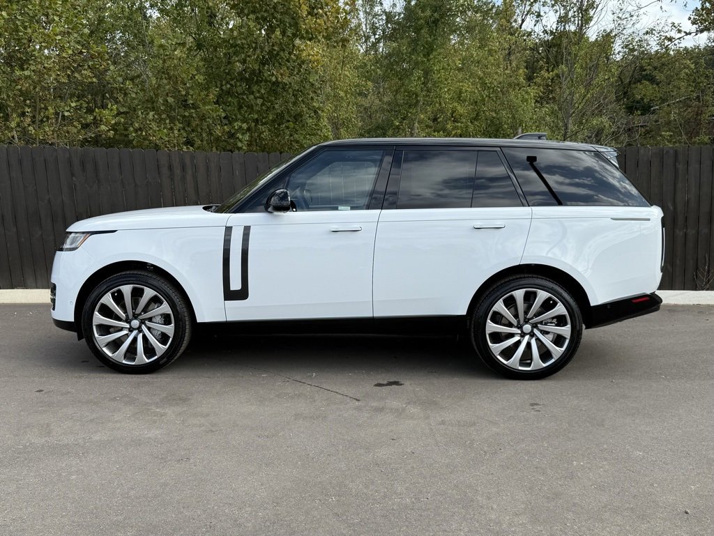 New 2025 Land Rover Range Rover SE image 2