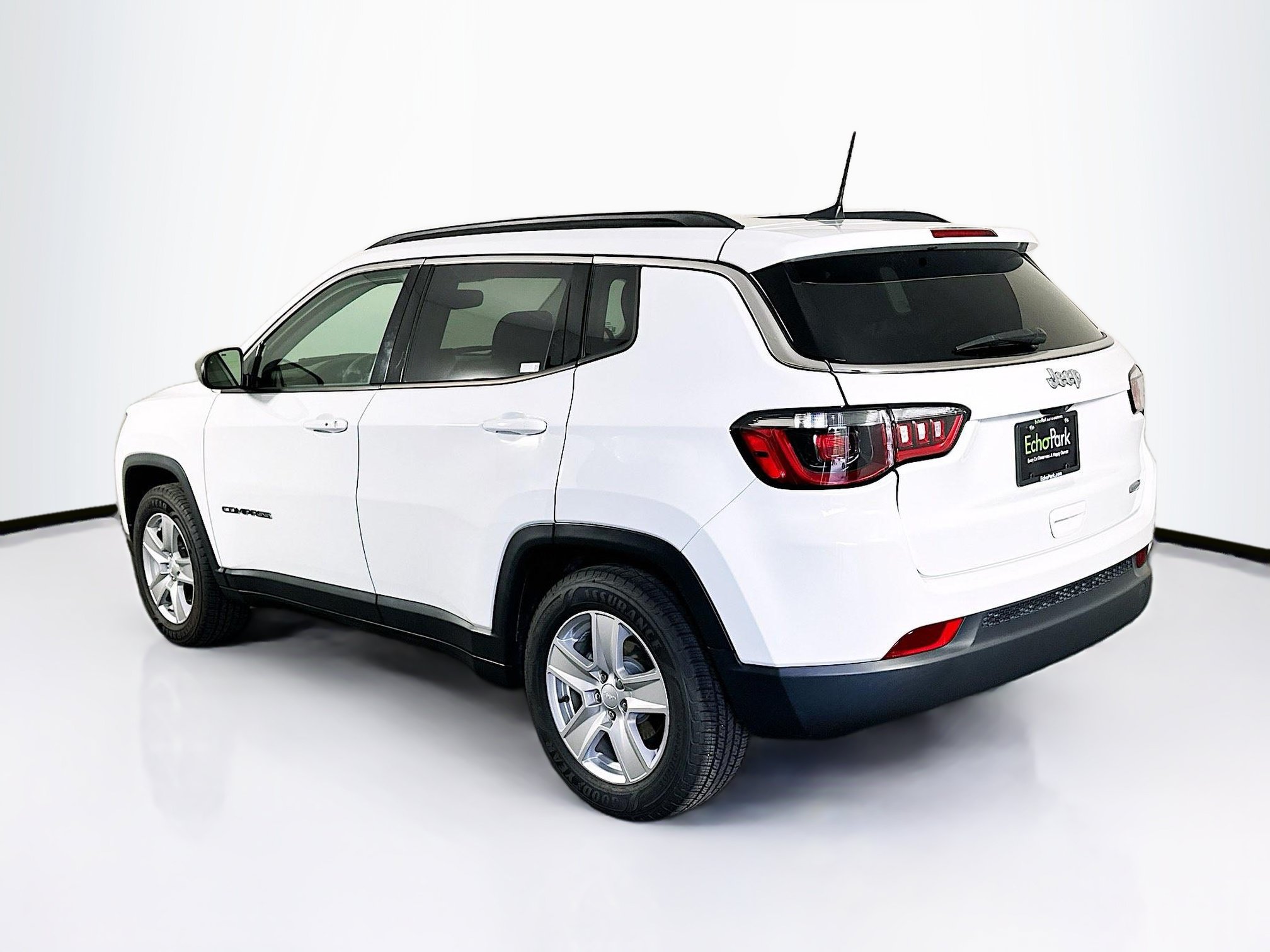 Used 2022 Jeep Compass Latitude FWD image 5