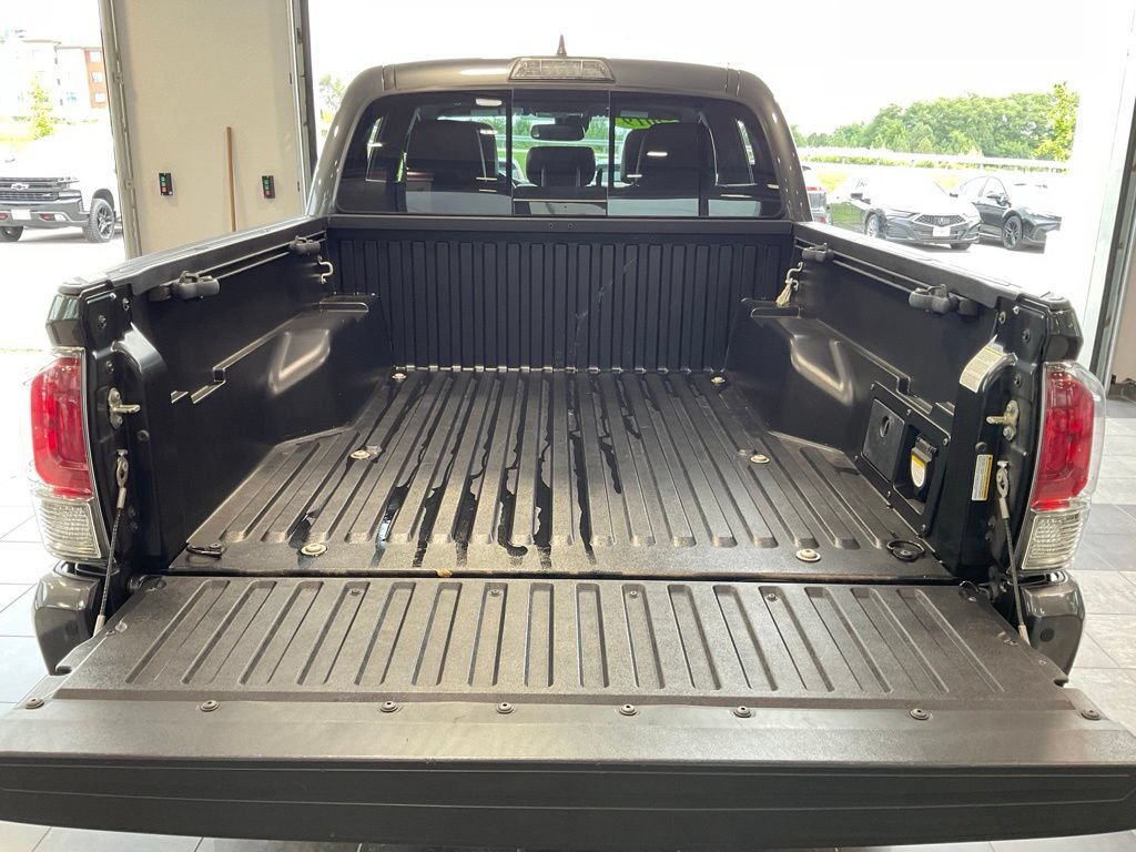 Used 2019 Toyota Tacoma Limited AWD/4WD image 5