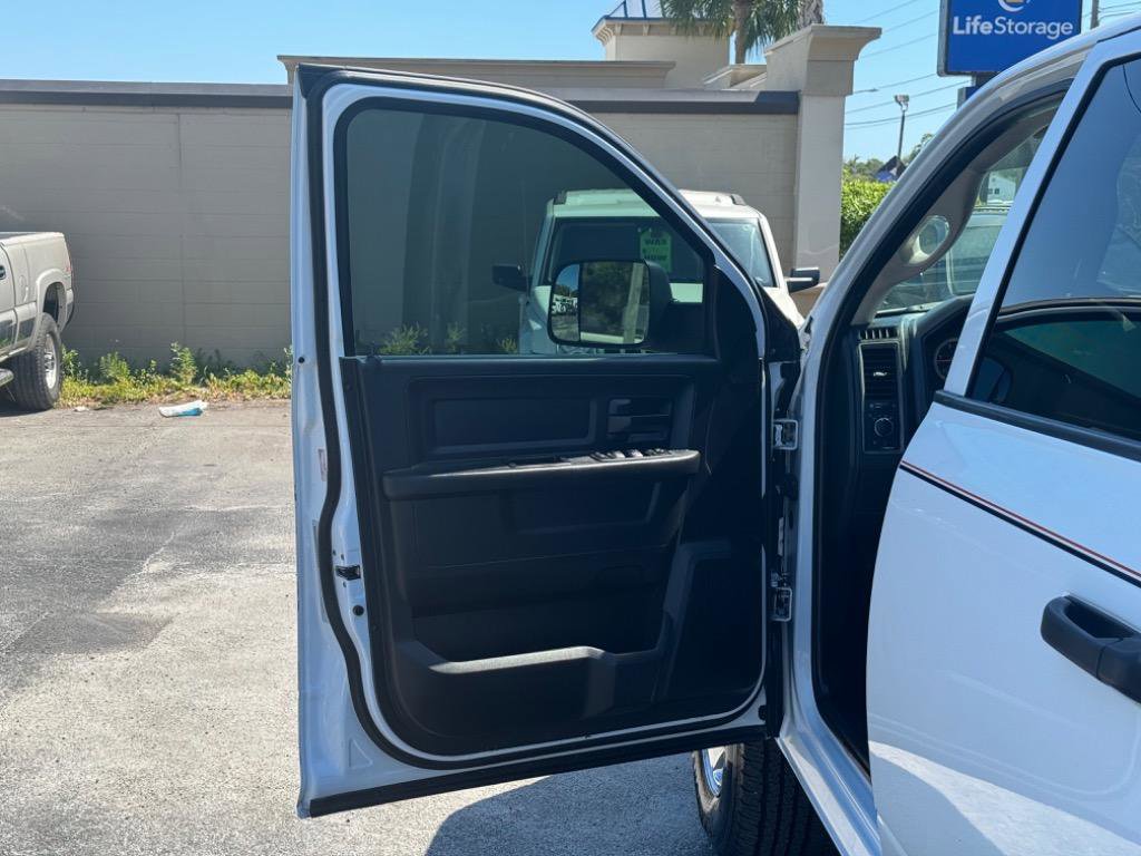 Used 2016 RAM 2500 Tradesman w/ Chrome Appearance Group image 12