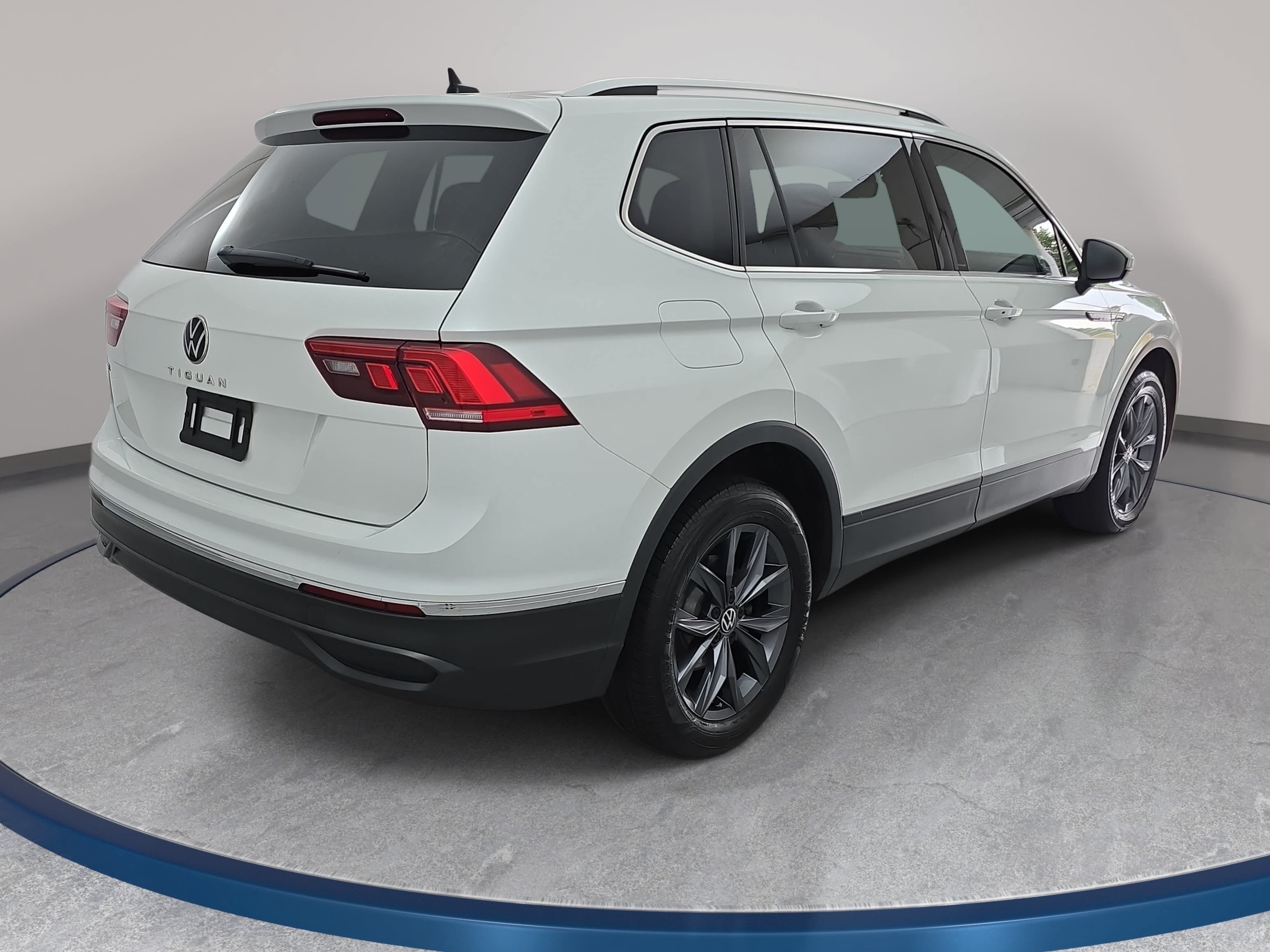 Used 2023 Volkswagen Tiguan SE FWD image 5
