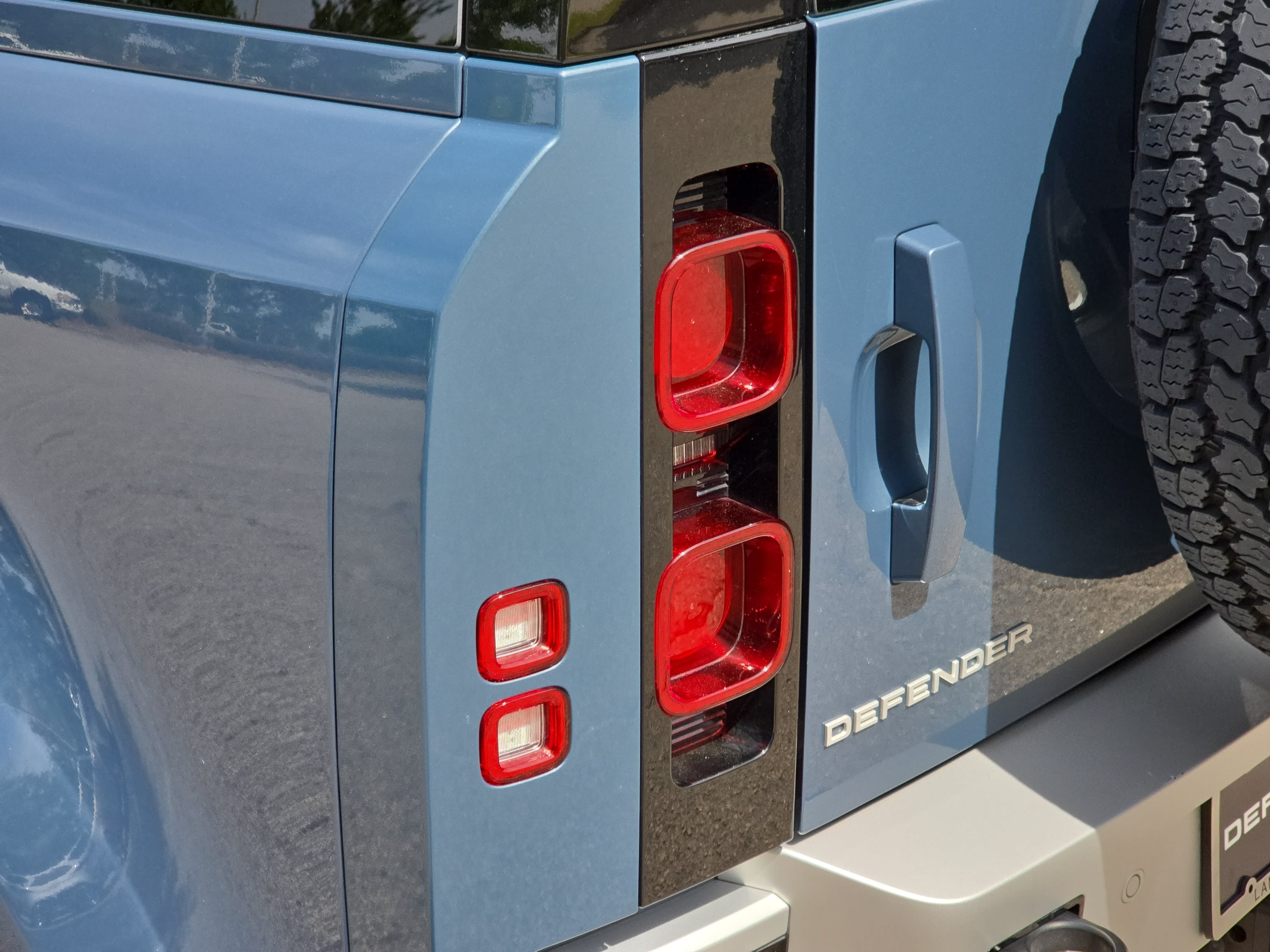 Certified 2025 Land Rover Defender 110 S AWD/4WD image 34
