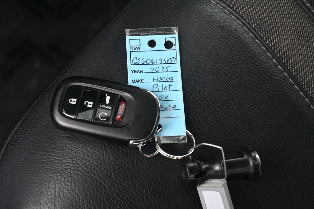 Used 2025 Honda Pilot EX-L image 19