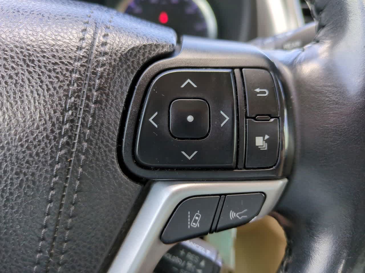 Certified 2019 Toyota Highlander Plus FWD image 24
