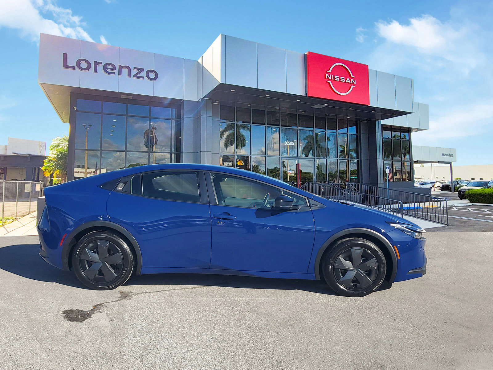 Used 2025 Toyota Prius LE image 2