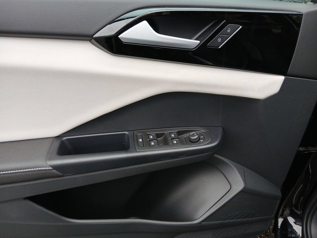New 2026 Volkswagen Taos S FWD image 11