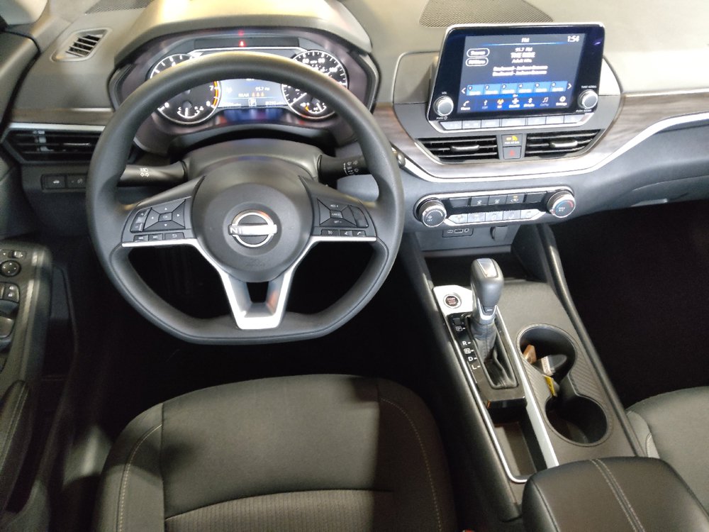 Used 2025 Nissan Altima 2.5 SV FWD image 22
