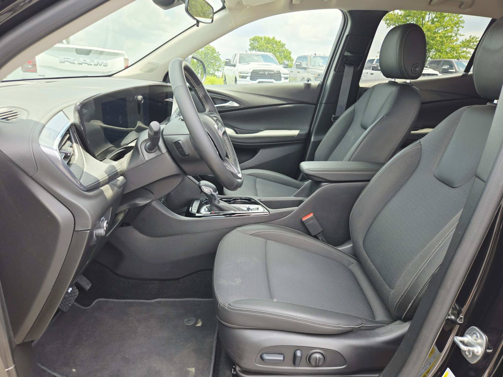 Used 2025 Buick Encore GX Preferred w/ Comfort Package AWD/4WD image 12