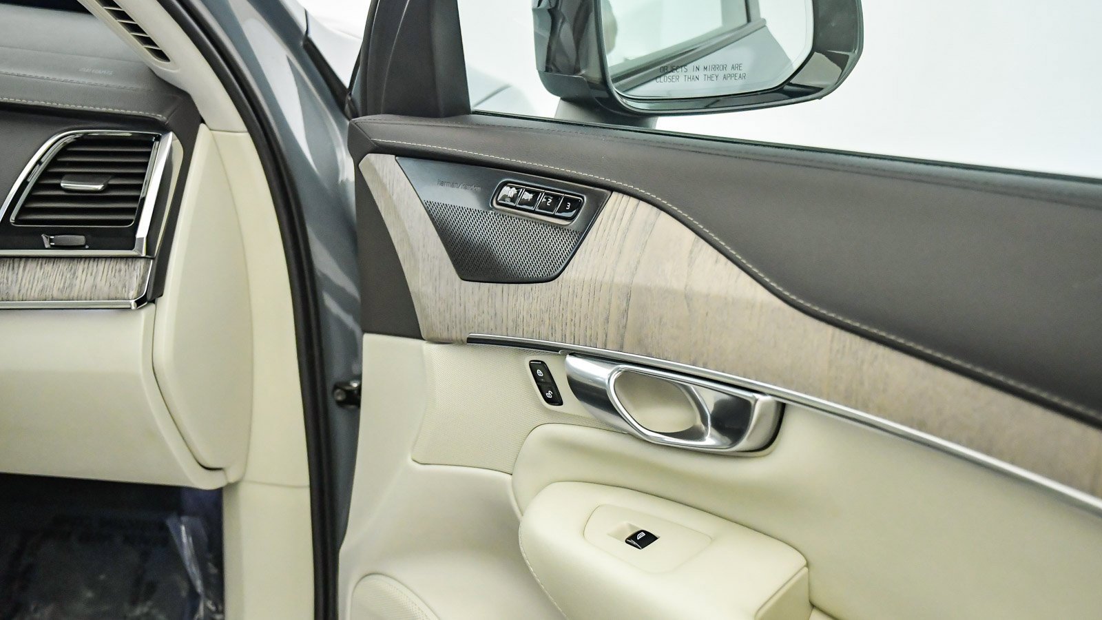 Certified 2023 Volvo XC90 T8 Ultimate image 19